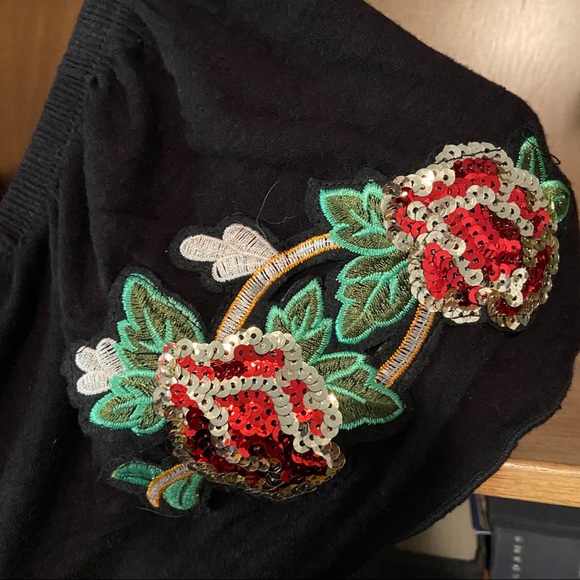 Off shoulder top with roses - Picture 2 of 3